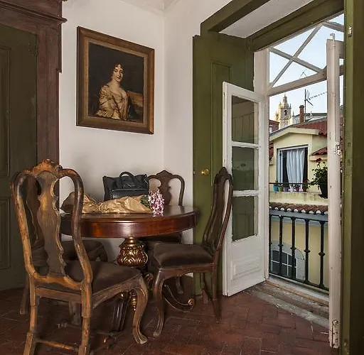 Alfama - St Estevao Viewpoint | Cheese & Wine Lägenhet *