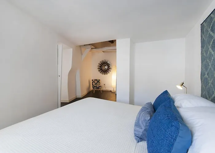 Alfama - St Estevao Viewpoint | Cheese & Wine Lisboa